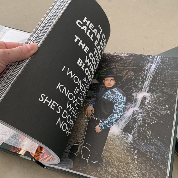 Garth Brooks collectible - Picture 4 of 6